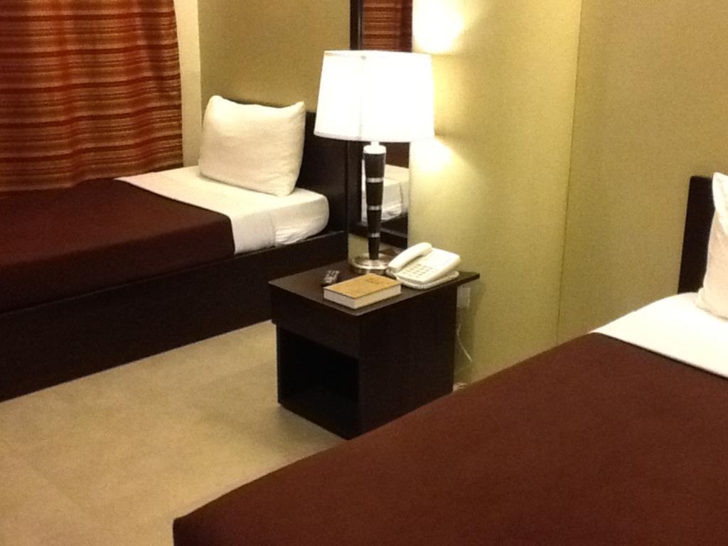 סוריגאו One Hive Hotel And Suites מראה חיצוני תמונה